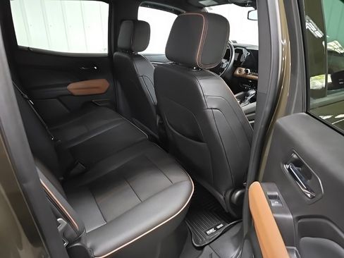 Used 2024 GMC Canyon AT4 image 20