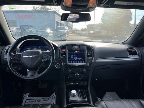 Used 2018 Chrysler 300 S image 17