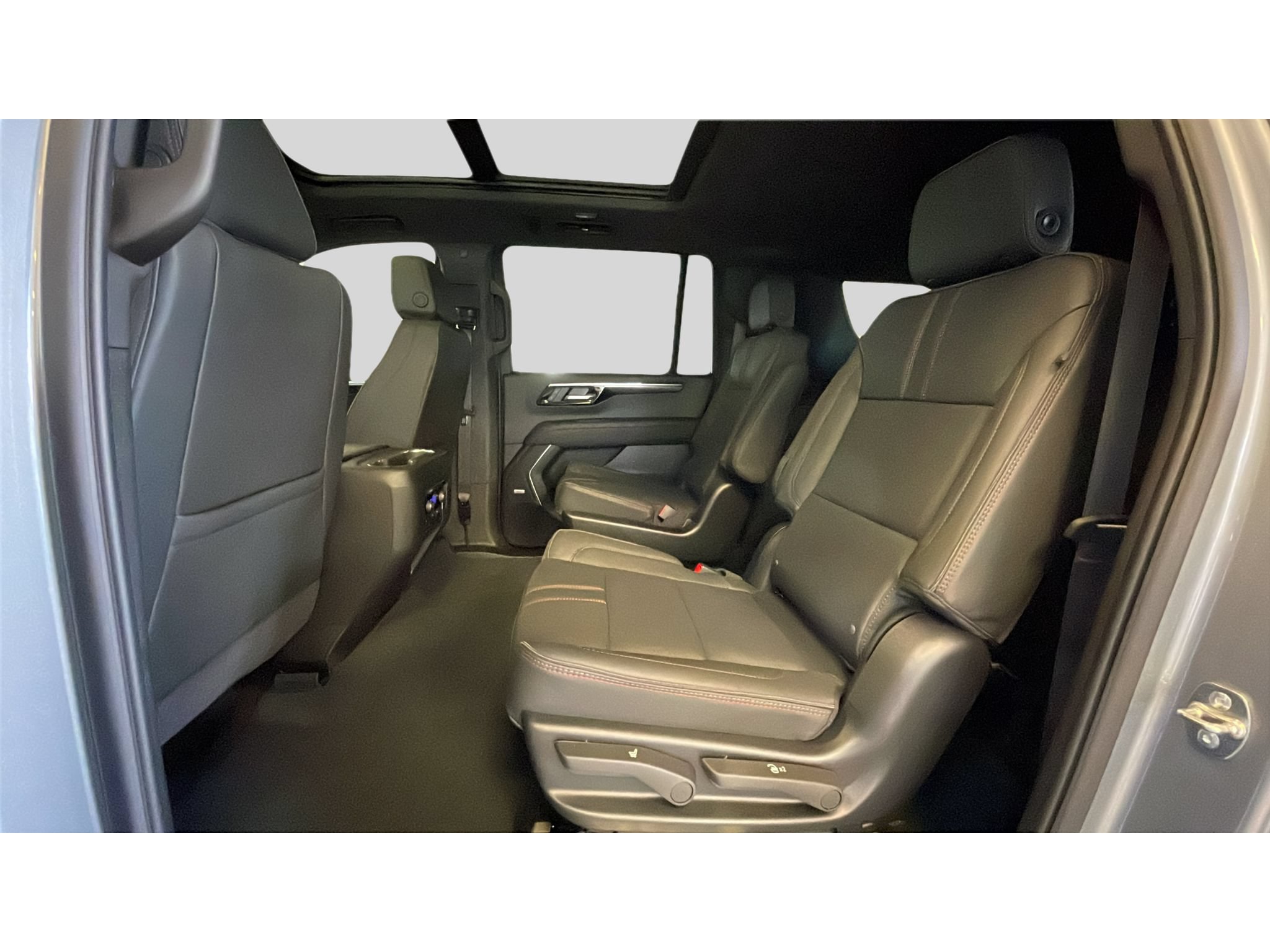 New 2027 Chevrolet Suburban RST w/ Comfort Package AWD/4WD image 14