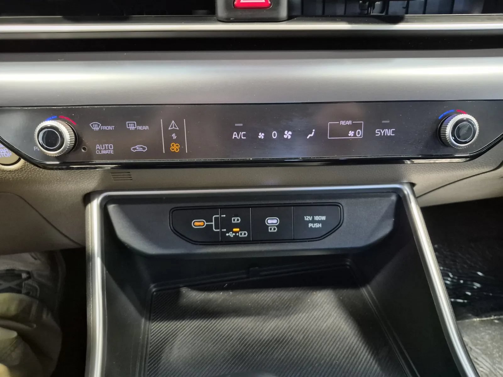 Used 2025 Kia Carnival FWD image 32