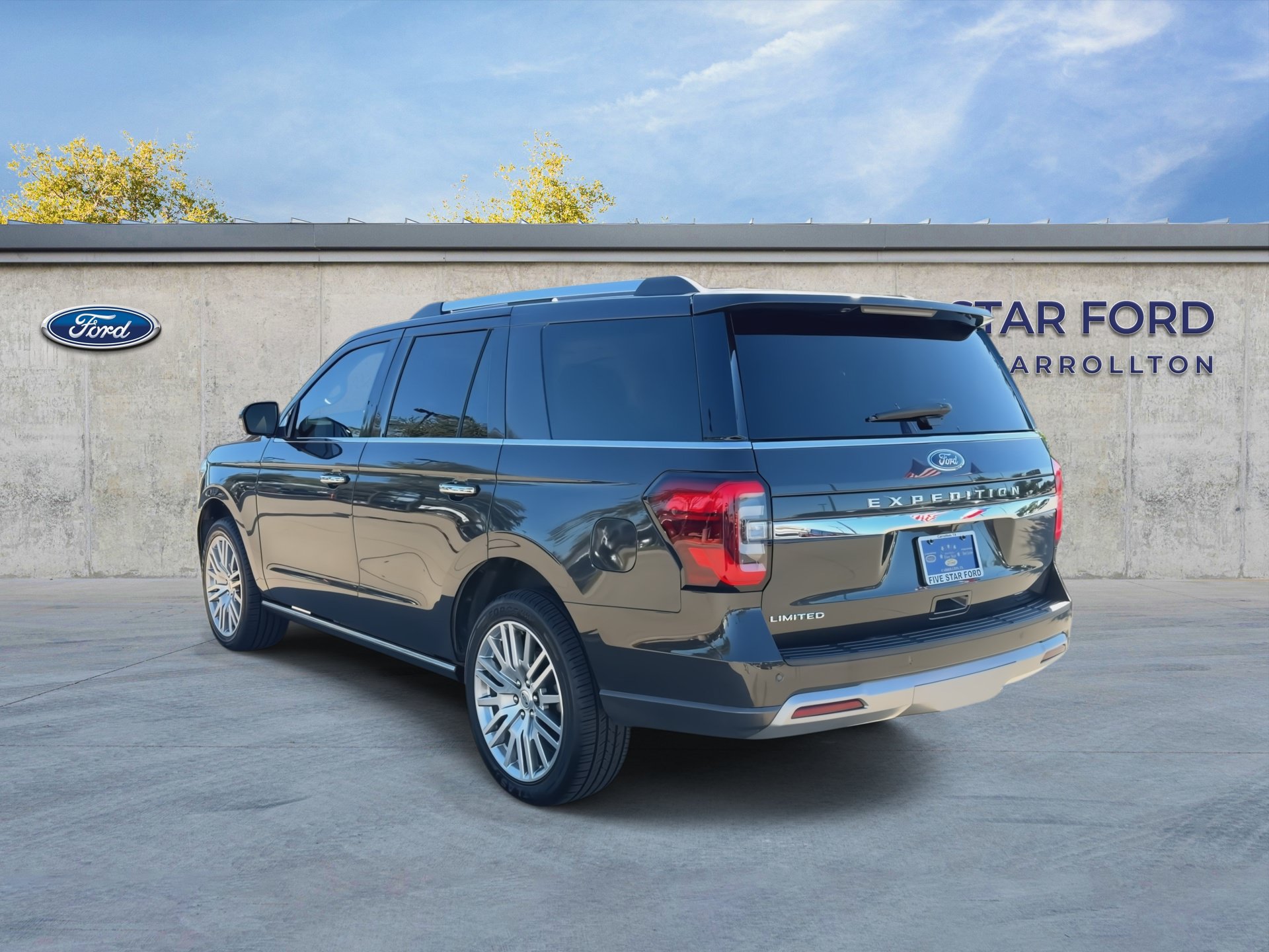 Used 2024 Ford Expedition Limited AWD/4WD image 6