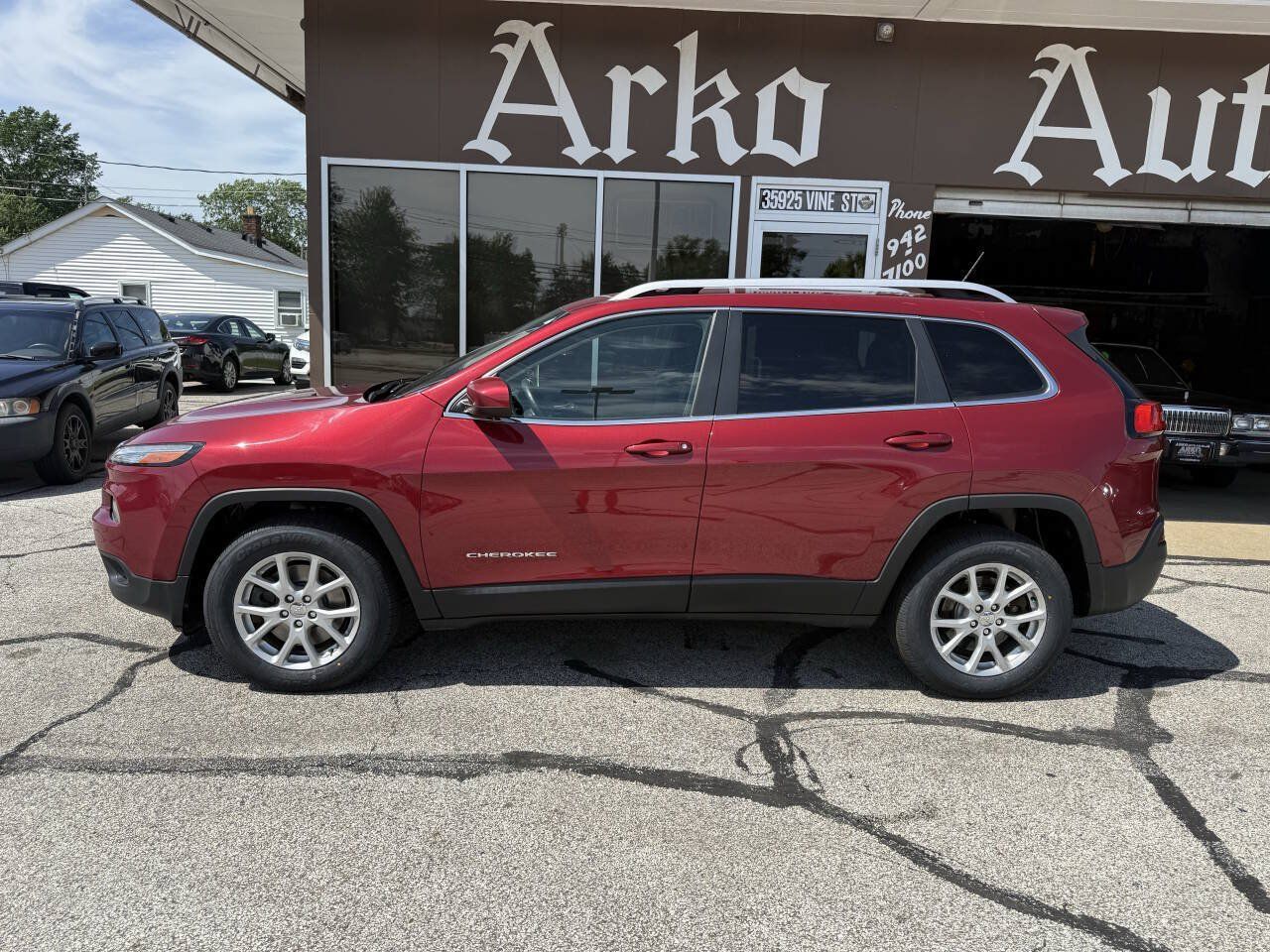 Used 2014 Jeep Cherokee Latitude w/ Cold Weather Group AWD/4WD image 5