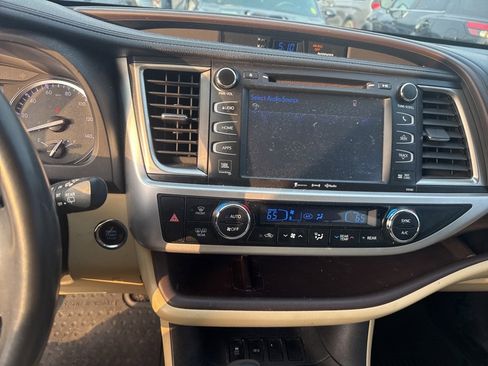 Used 2016 Toyota Highlander Limited image 10