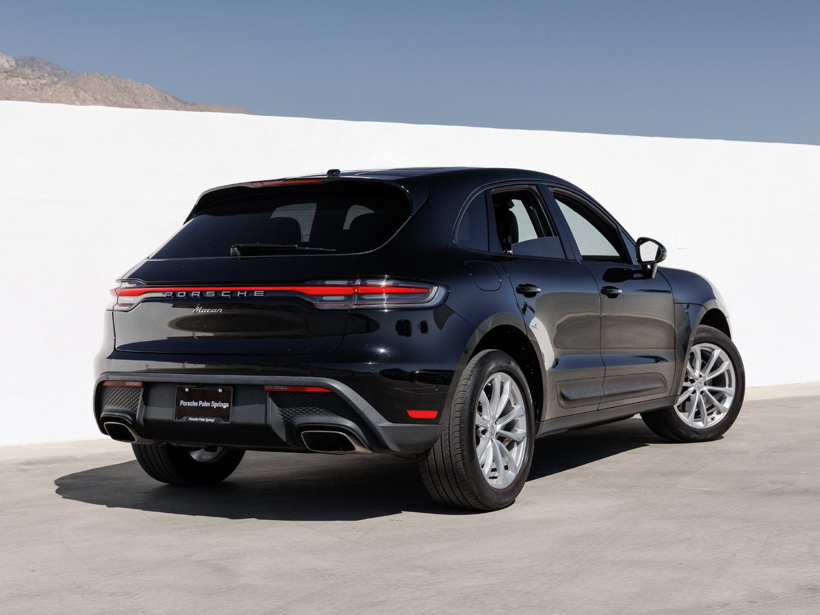 Used 2023 Porsche Macan AWD/4WD image 7