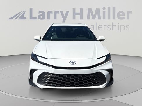 Used 2025 Toyota Camry SE FWD image 8