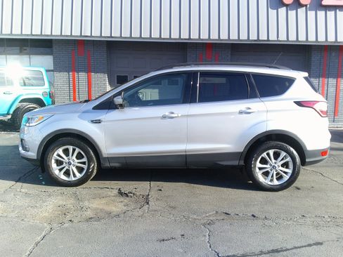 Used 2018 Ford Escape SEL image 2