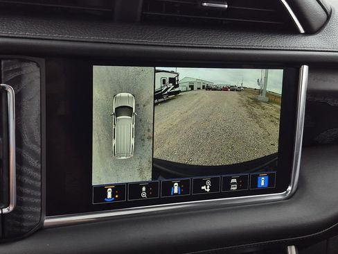 Used 2023 GMC Yukon Denali RWD image 34