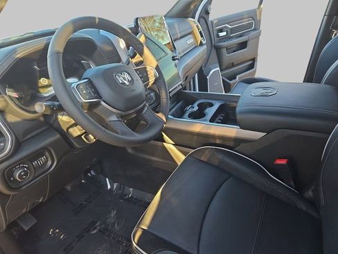 New 2025 RAM 2500 Laramie AWD/4WD image 18