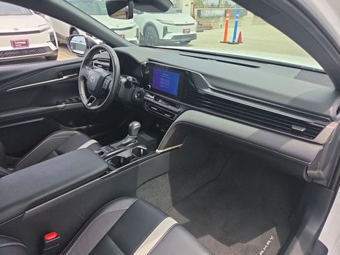 Used 2025 Toyota Camry SE w/ Convenience Package FWD image 19