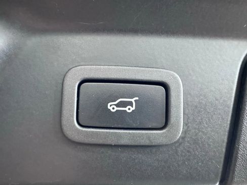 Used 2019 Land Rover Range Rover Velar R-Dynamic SE image 41