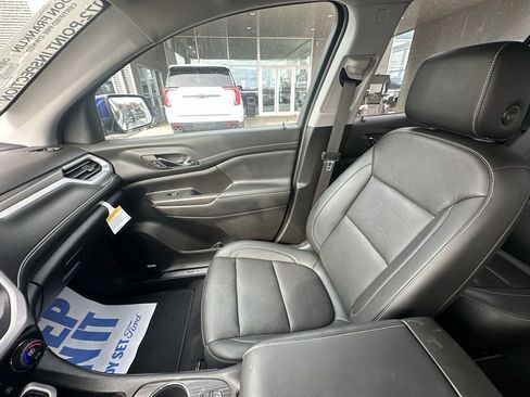 Used 2023 GMC Acadia SLT image 11