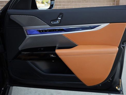 Used 2023 BMW 740i w/ Parking Assistance Package image 26