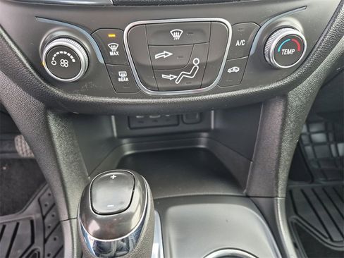 Used 2019 Chevrolet Equinox LT image 25