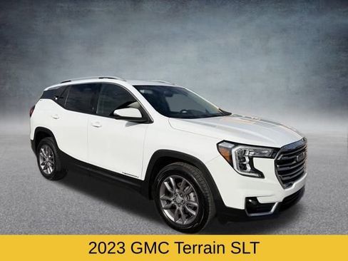 Used 2023 GMC Terrain SLT image 2