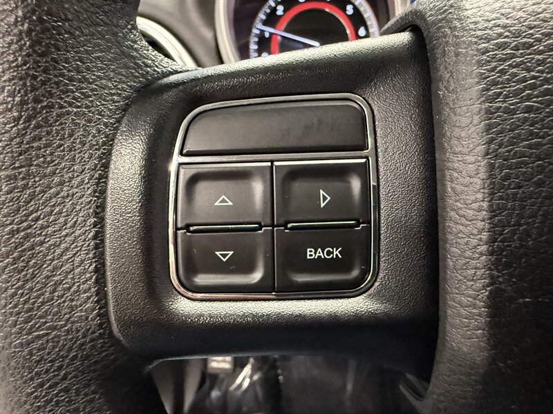 Used 2018 Dodge Journey SE FWD image 25