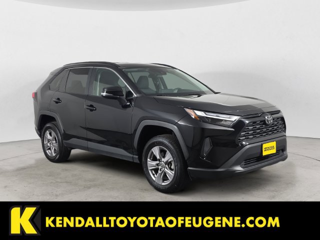 Used 2025 Toyota RAV4 XLE AWD/4WD image 3