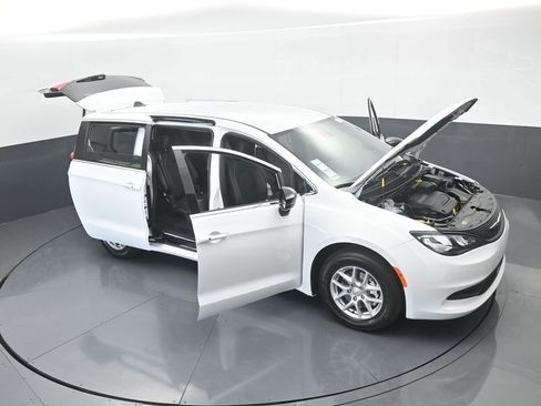 New 2026 Chrysler Voyager LX image 64