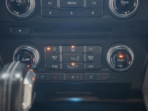 Used 2017 Ford F150 Lariat w/ Equipment Group 502A Luxury image 31