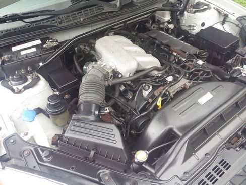 Used 2011 Hyundai Genesis 3.8 RWD image 16