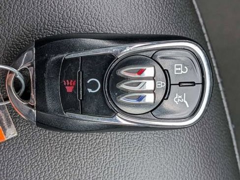 Used 2025 Buick Envista Sport Touring w/ Experience Buick Package FWD image 31