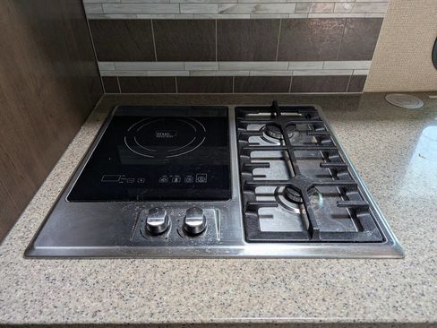 Used 2017 Ford E-450 and Econoline 450 Super Duty w/ Motorhome Prep Package RWD image 38