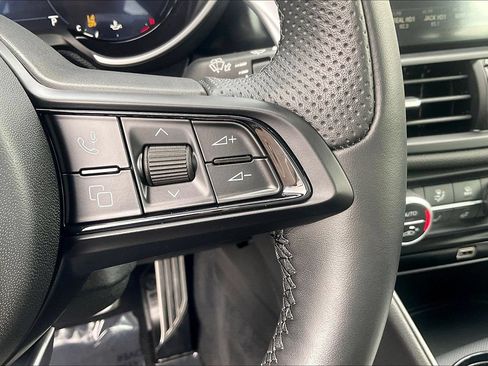 Used 2025 Alfa Romeo Giulia AWD w/ Driving Assist Package image 9