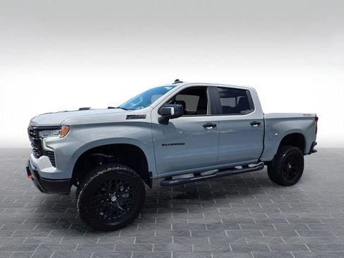 Used 2024 Chevrolet Silverado 1500 LT Trail Boss w/ LT Trail Boss Premium Package AWD/4WD image 3