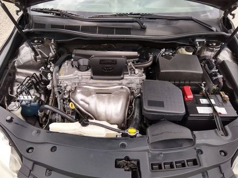 Used 2015 Toyota Camry LE image 40