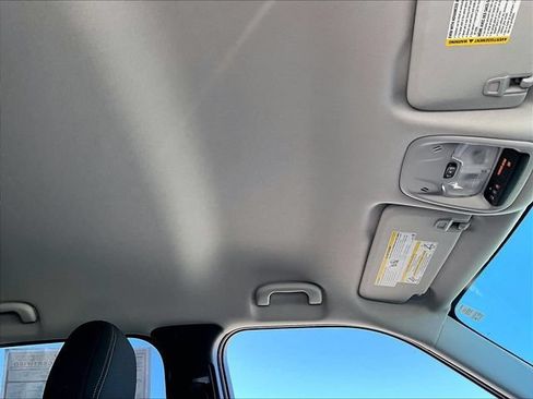 Used 2022 Chevrolet TrailBlazer LT FWD image 22