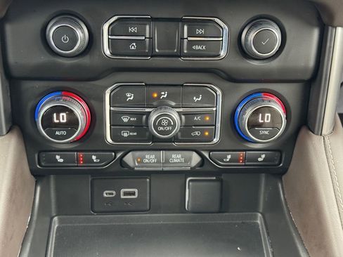 Used 2024 Chevrolet Tahoe Z71 w/ Luxury Package image 23