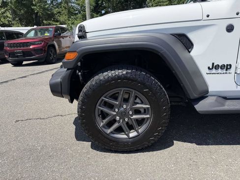 Used 2025 Jeep Wrangler Unlimited Sport AWD/4WD image 14