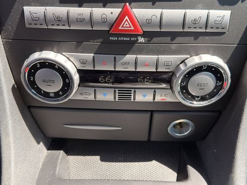 Used 2006 Mercedes-Benz SLK 55 AMG image 47