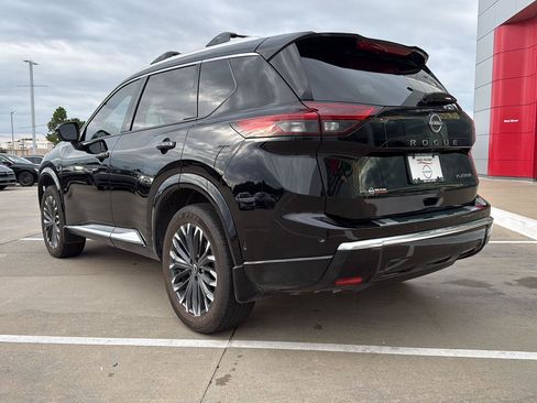 Used 2025 Nissan Rogue Platinum w/ Platinum Premium Package FWD image 11