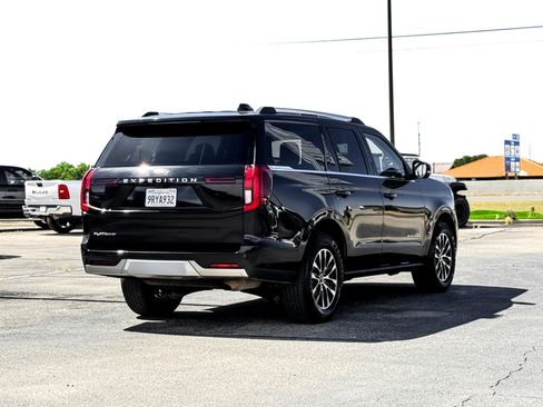 Used 2025 Ford Expedition Platinum AWD/4WD image 6