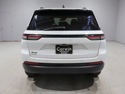 Certified 2023 Jeep Grand Cherokee Altitude AWD/4WD image 4