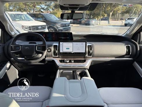 New 2026 Ford Expedition Platinum image 14