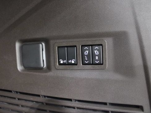 Used 2021 GMC Yukon Denali w/ LPO, Illumination Package AWD/4WD image 16