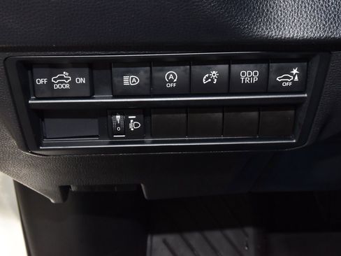 Used 2022 Toyota Tundra SR5 w/ Convenience Package image 31