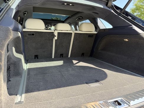 Used 2024 Bentley Bentayga image 33