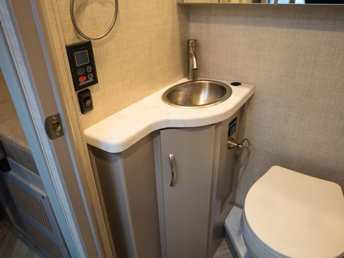 Used 2023 Mercedes-Benz Sprinter 4500 image 20