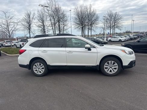 Used 2017 Subaru Outback 2.5i Premium image 4