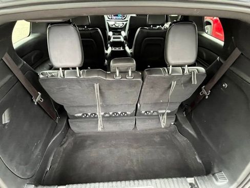 Used 2025 Chrysler Pacifica Select FWD image 26