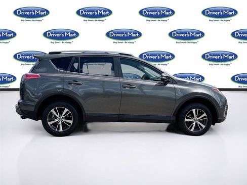 Used 2018 Toyota RAV4 XLE FWD image 8