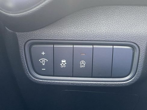 Used 2025 Kia Soul LX w/ LX Technology Package FWD image 18