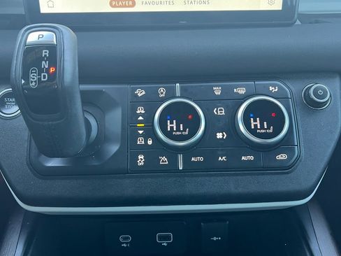 Used 2021 Land Rover Defender 110 X-Dynamic SE image 4