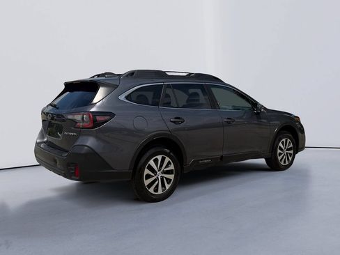 Used 2022 Subaru Outback Premium AWD/4WD image 3