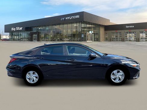 New 2026 Hyundai Elantra SE FWD image 9