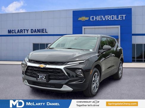 Used 2025 Chevrolet Blazer LT AWD/4WD image 2