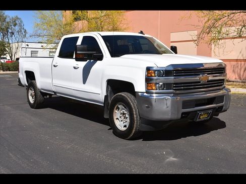 Used 2018 Chevrolet Silverado 2500 LT image 2