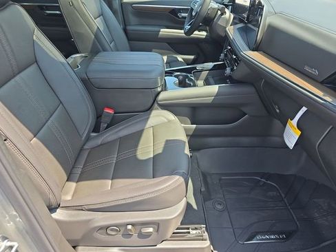 New 2025 Chevrolet Suburban High Country AWD/4WD image 29